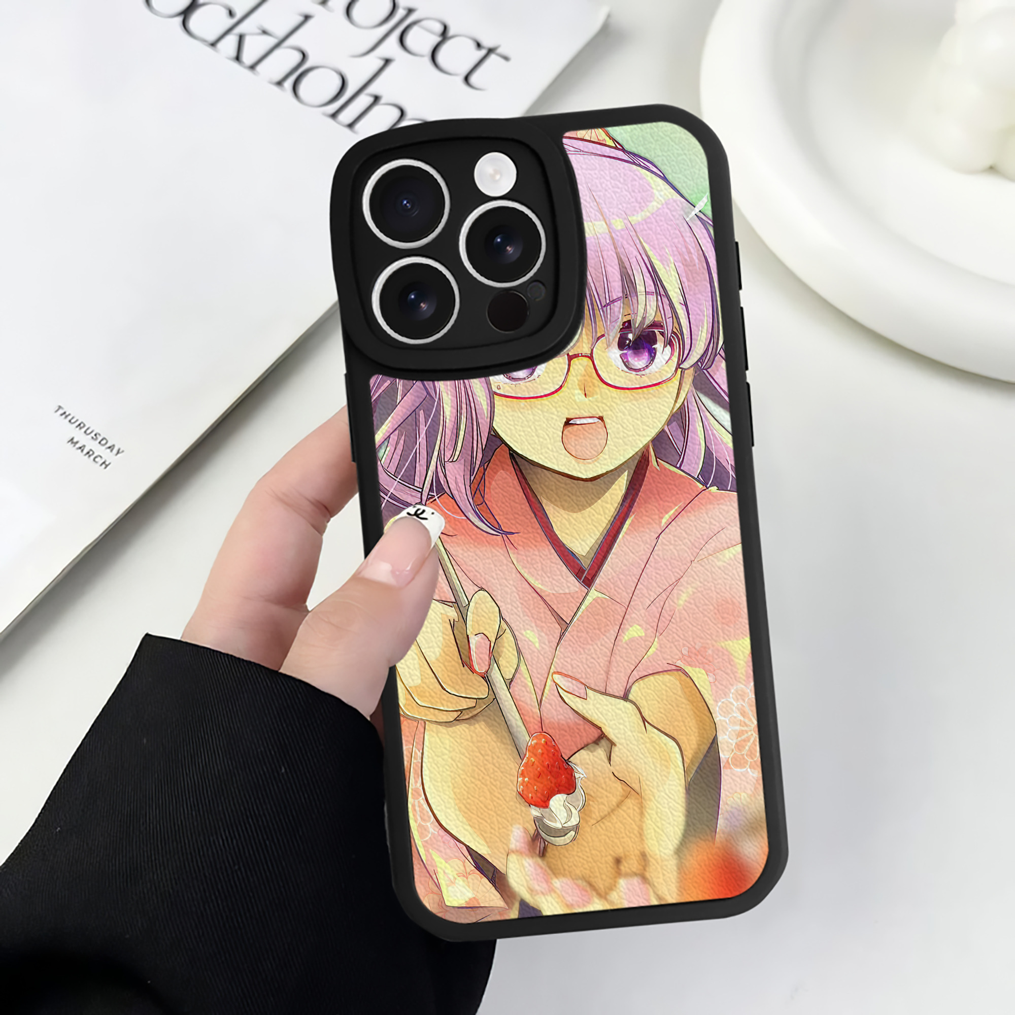 （画像用） ぎんたま 坂田銀時（さかたぎんとき） 神楽 志村新八（しむら しんぱち） GINTAMA Sakata Gintoki Kagura Shimura Shinpachi 【iPhone 16シリーズ対応】シリコンスマホケース（レザー調） 材質：シリコン